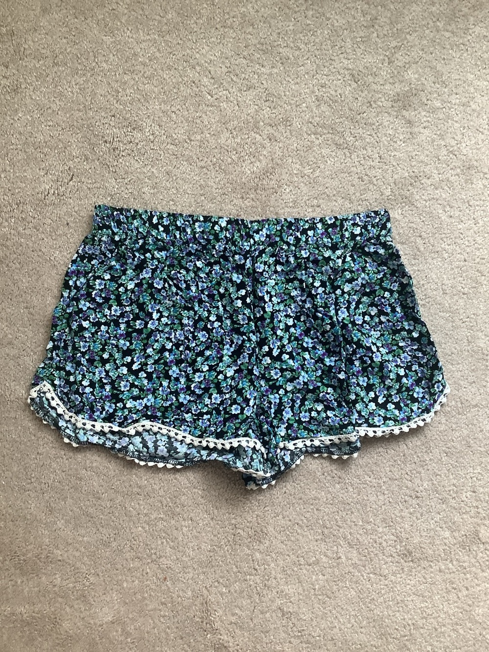 Forever 21 floral lightweight shorts, soft lace trim,  sz M